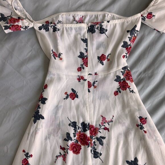 Pretty Little Thing Flirty White Floral Mini Dress - Picture 4 of 6